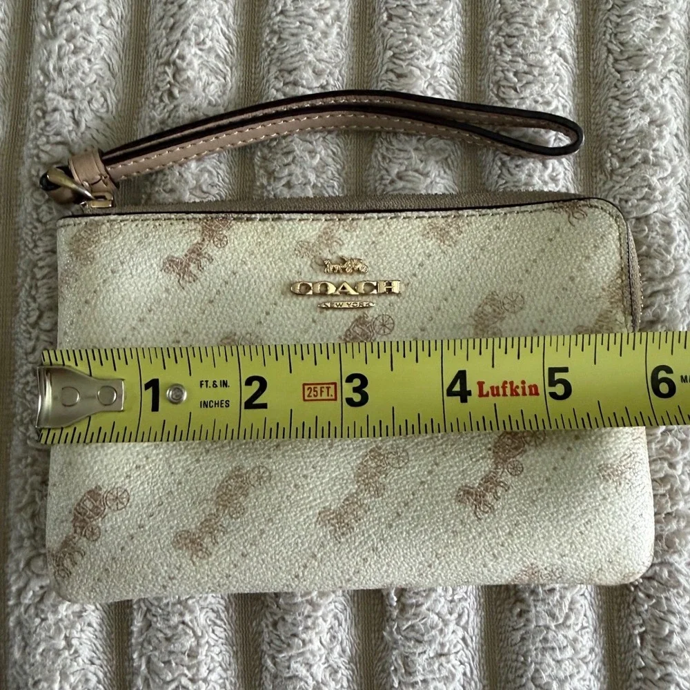 Coach Corner Zip Wristlet Horse and Carriage Print Cream Tan C4466